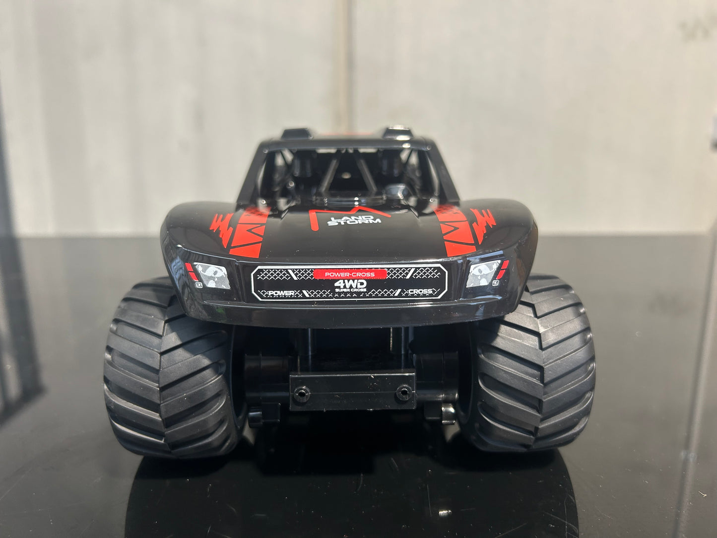 RC Amphibious Stunt Vehicle – Medium Size, All-Terrain & All-Water Fun!