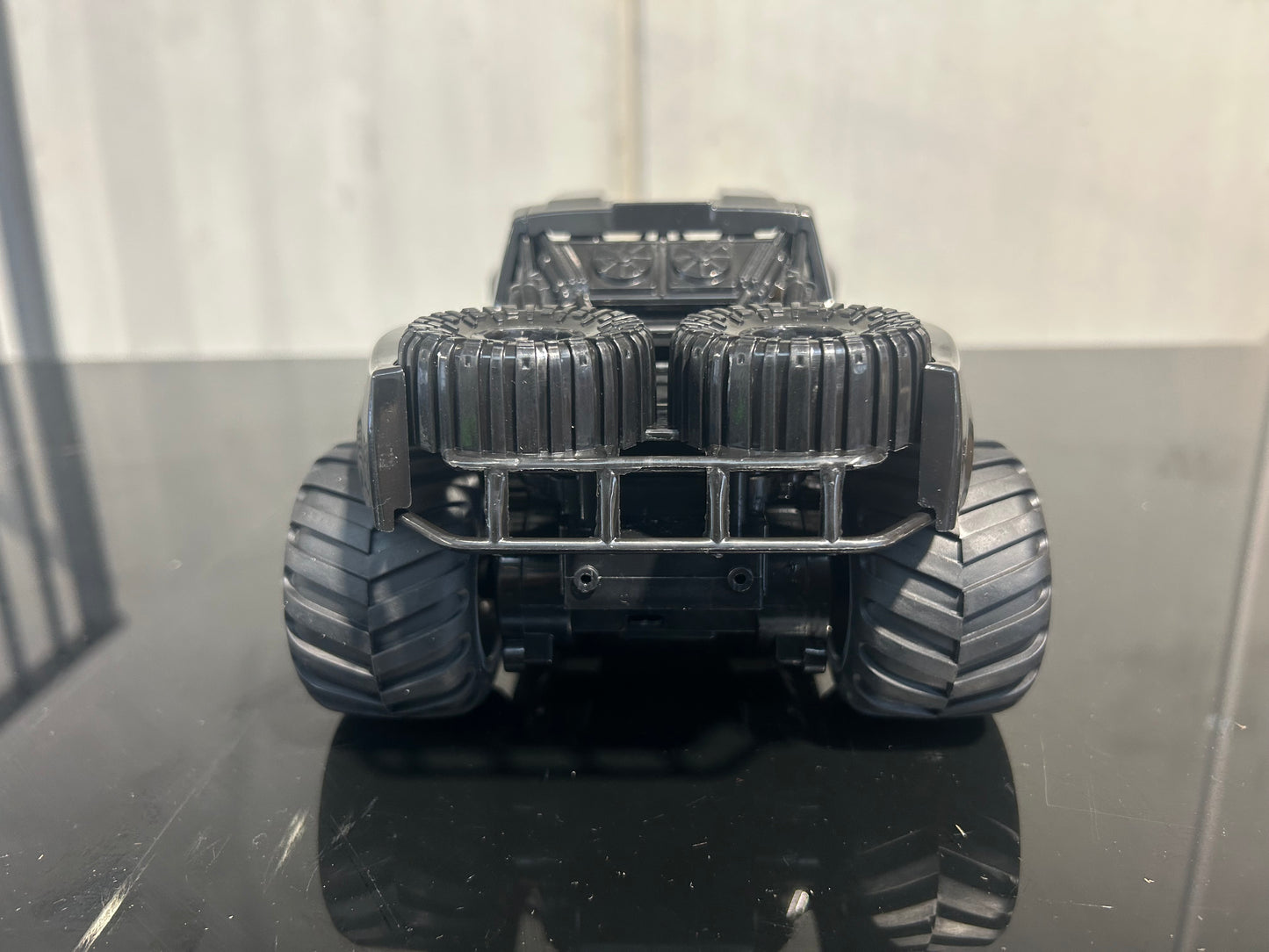 RC Amphibious Stunt Vehicle – Medium Size, All-Terrain & All-Water Fun!